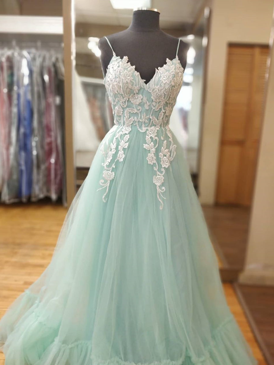 Elegantes vestidos de noche formales de color verde menta, corte largo, escote en V, tul y encaje.