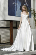 Elegante vestido de novia largo hasta el suelo de satén con hombros descubiertos y escote corazón con encaje floral.
