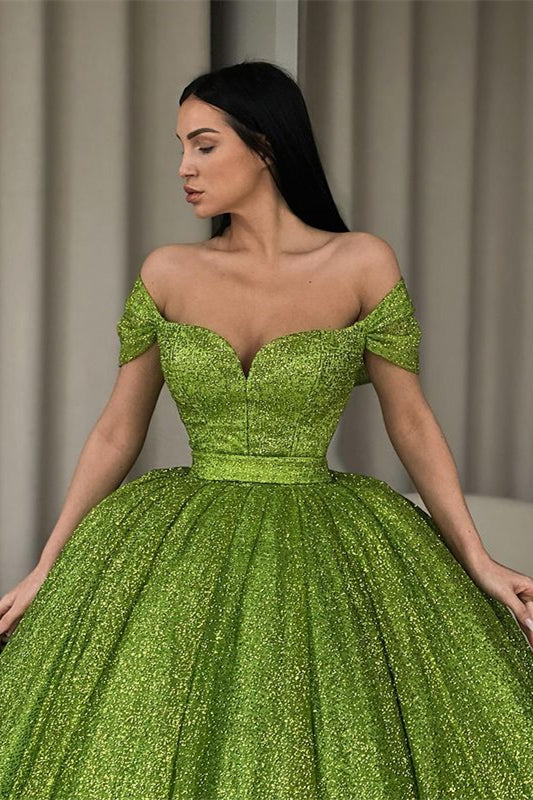 Robe de bal élégante verte à épaules dénudées et coupe trapèze ornée de sequins