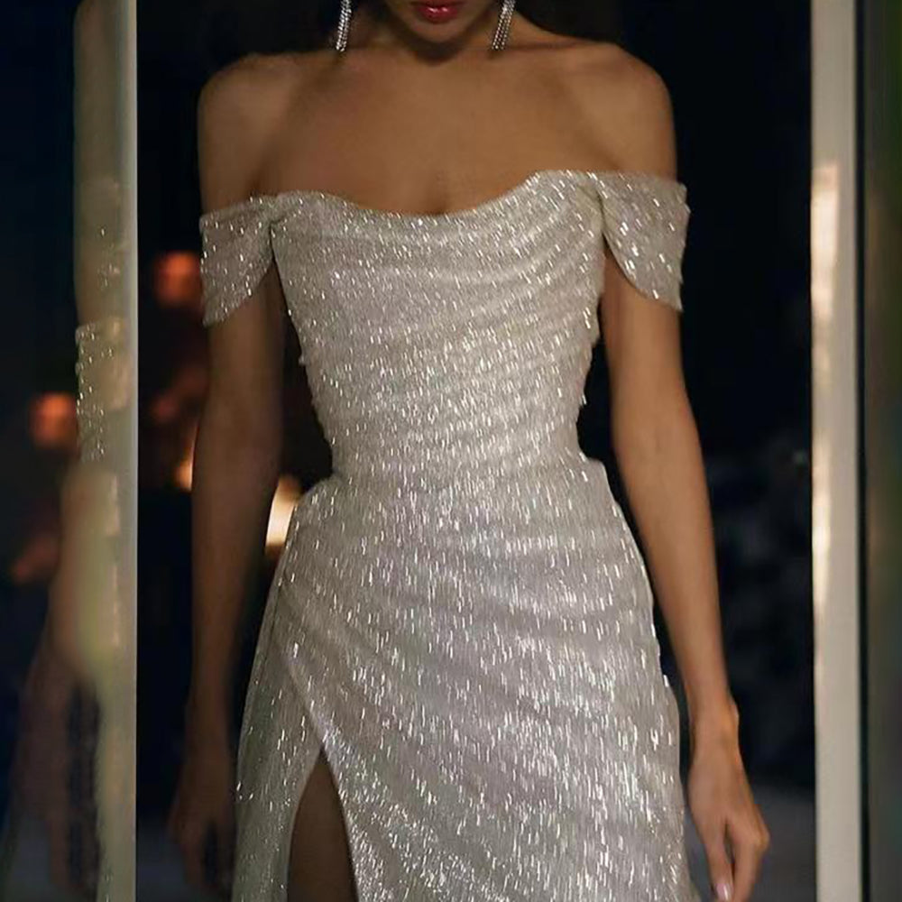 Robe de mariée élégante à sequins, épaules dénudées, sans manches, coupe trapèze et fente.