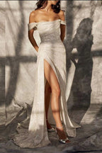 Robe de mariée élégante à sequins, épaules dénudées, sans manches, coupe trapèze et fente.