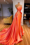 Elegante vestido de sirena naranja con cristales y cola desmontable para baile de graduación.