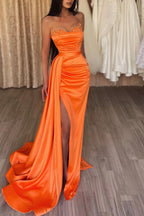 Elegantes vestidos de fiesta de sirena naranjas sin mangas con abertura y volantes