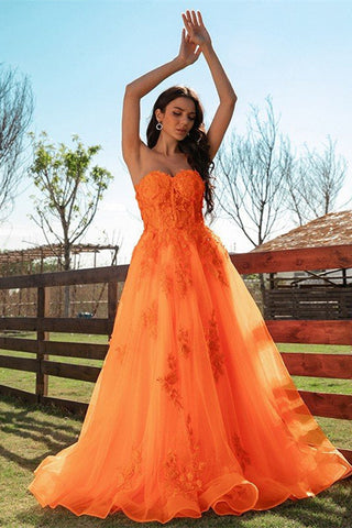 Robe de soirée longue orange élégante à décolleté cœur et dentelle
