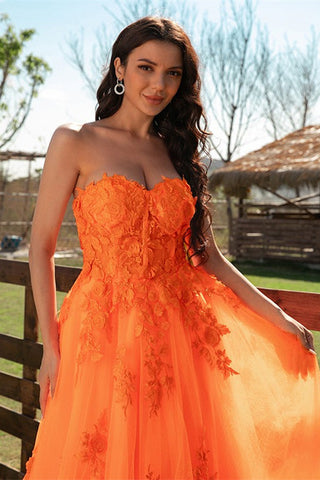 Robe de soirée longue orange élégante à décolleté cœur et dentelle