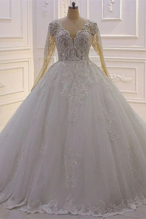 Elegante vestido de novia de corte princesa, corte A, tul, escote en V, encaje y mangas largas.