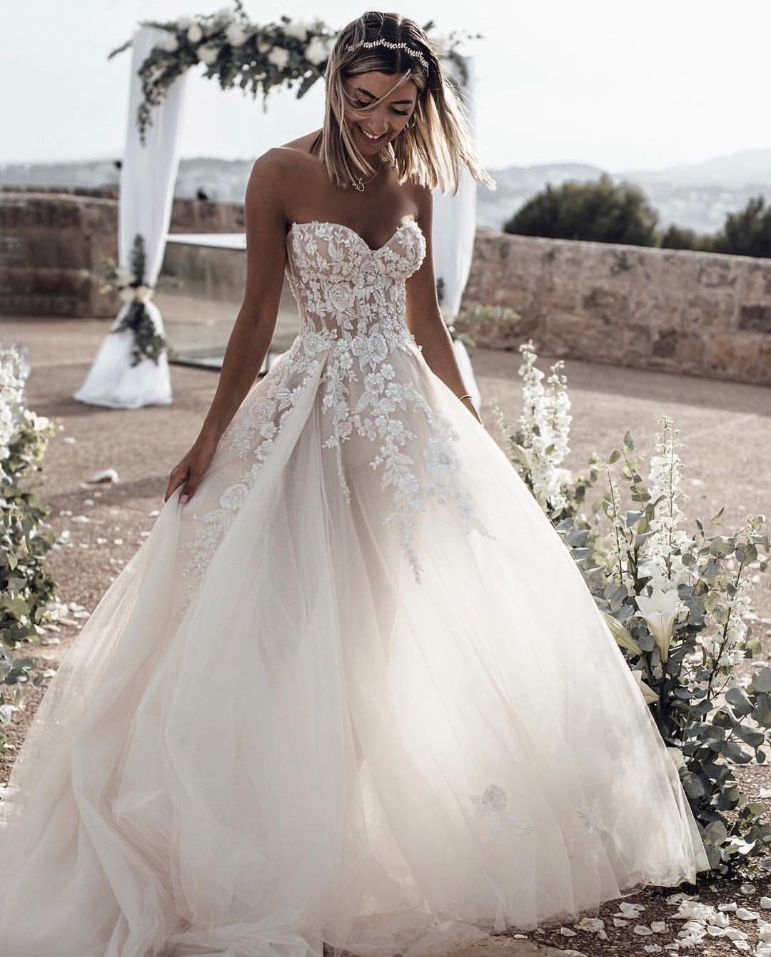 Robes de mariée élégantes de style princesse, coupe trapèze, avec dentelle 