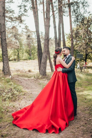 Elegantes vestidos de novia rojos de satén sin mangas, corte en A, un solo hombro