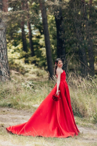 Elegantes vestidos de novia rojos de satén sin mangas, corte en A, un solo hombro
