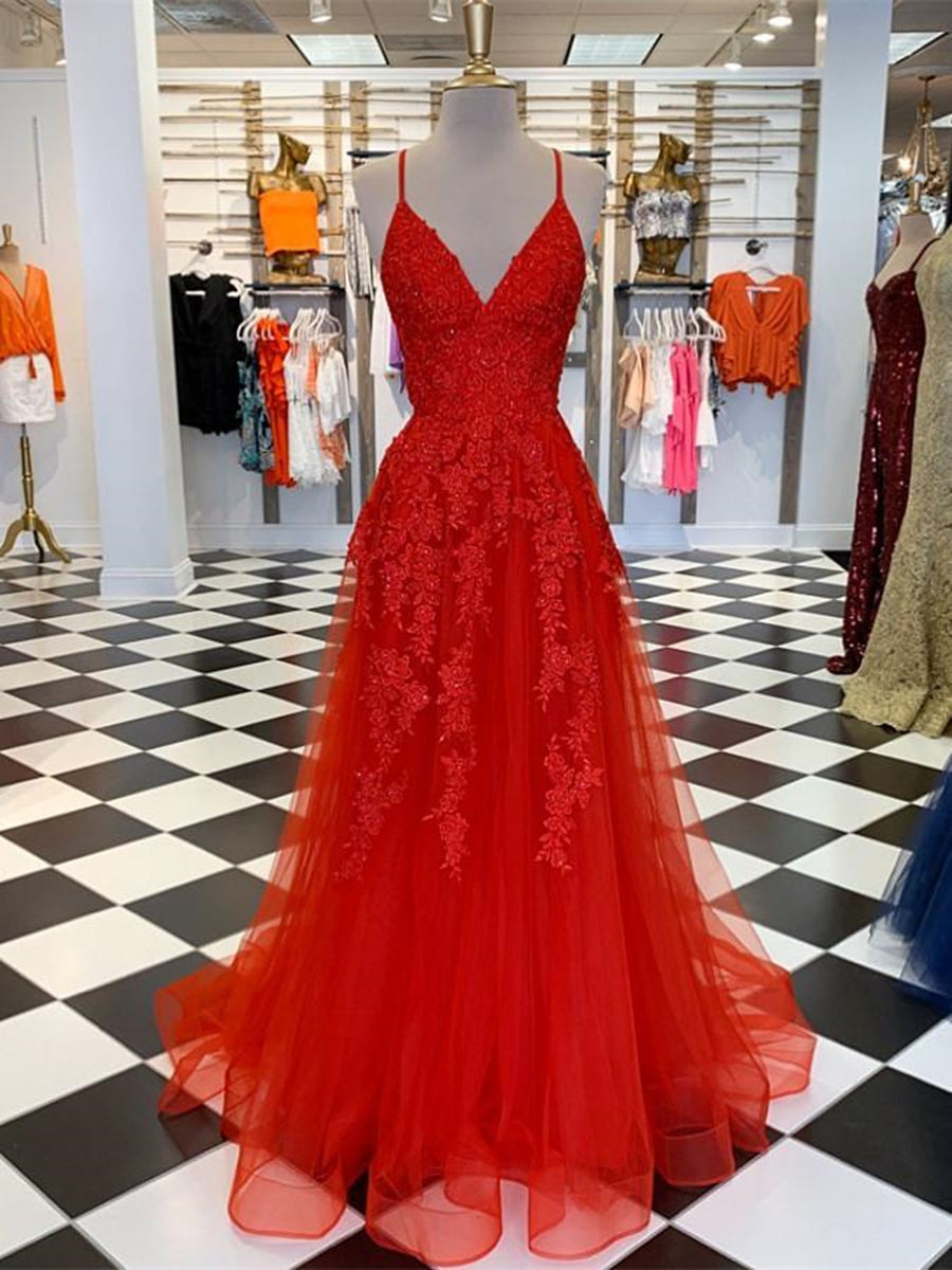 Elegante vestido rojo largo de corte A con escote en V, tul y encaje, ideal para graduación o baile de fin de curso.