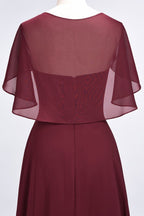 Robe de demoiselle d'honneur princesse élégante en satin à col en V et manches courtes, ornée de volants en mousseline, pour un mariage.