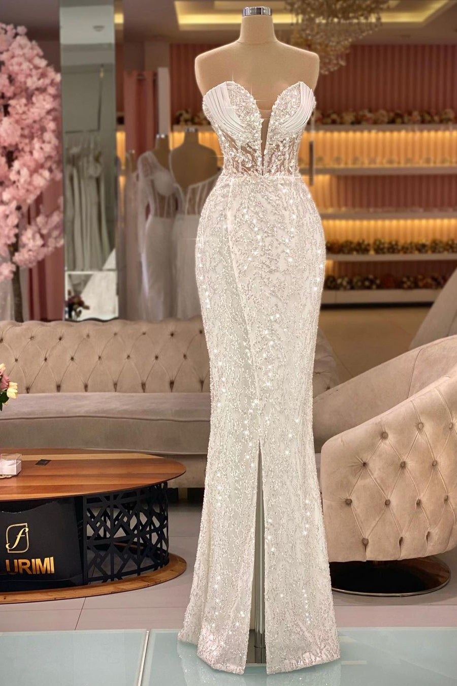 Robe de bal élégante en dentelle à paillettes et col en V sans manches