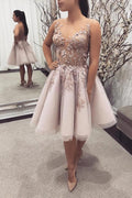 Robe de bal courte élégante en tulle et dentelle, dos nu, coupe trapèze, style bateau