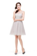 Vestidos de dama de honor cortos plateados elegantes de corte A y corte mini.
