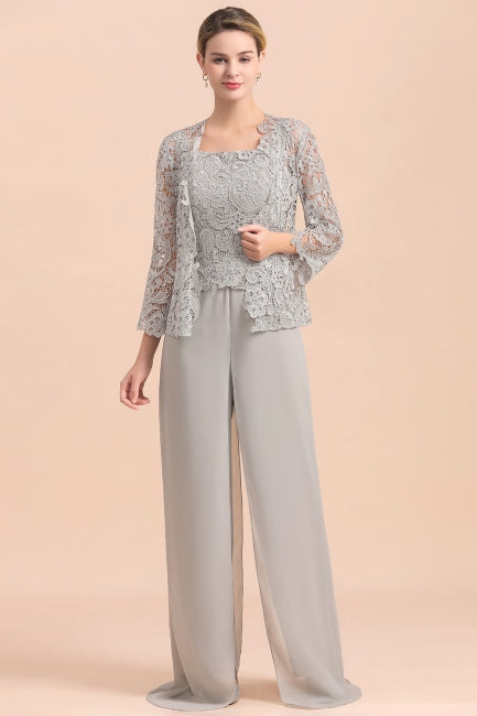Combinaison élégante en mousseline de soie avec haut en dentelle argentée et paréo, idéale pour la mère de la mariée (disponible en ligne).