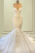 Robe de mariée sirène élégante en dentelle sans manches à décolleté cœur