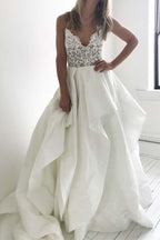 Robe de mariée longue ivoire à bretelles élégantes et haut en dentelle WD274