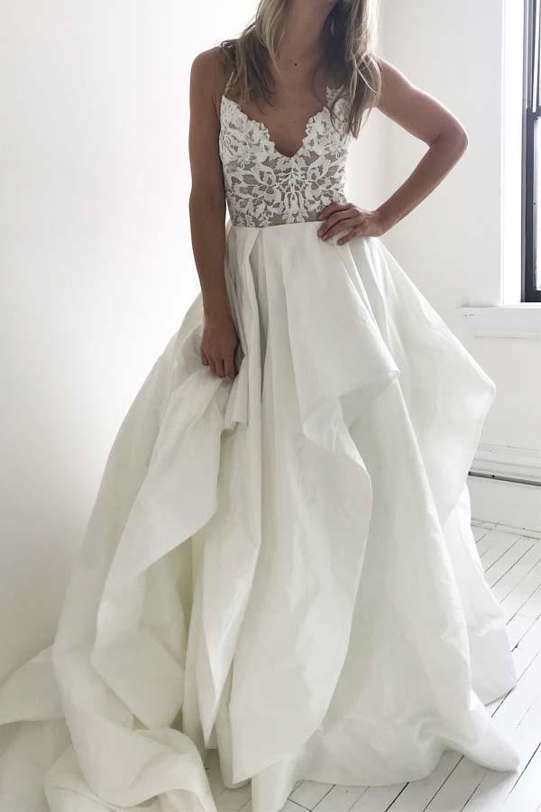 Robe de mariée longue ivoire à bretelles élégantes et haut en dentelle WD274