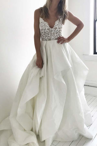 Vestido de novia largo color marfil con tirantes elegantes y corpiño de encaje WD274