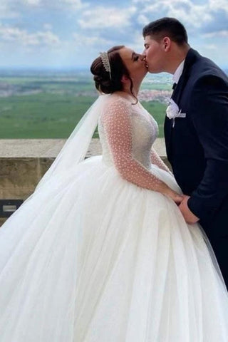 Elegantes vestidos de novia de tul con escote corazón y mangas largas
