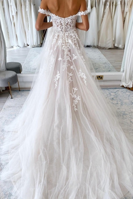 Elegante vestido de novia de encaje con escote corazón, hombros descubiertos y mangas cortas, corte en A