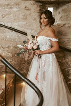 Elegante vestido de novia de encaje con escote corazón, hombros descubiertos y mangas cortas, corte en A