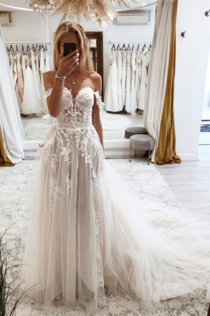 Elegante vestido de novia de encaje con escote corazón, hombros descubiertos y mangas cortas, corte en A