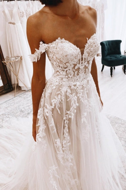 Elegante vestido de novia de encaje con escote corazón, hombros descubiertos y mangas cortas, corte en A
