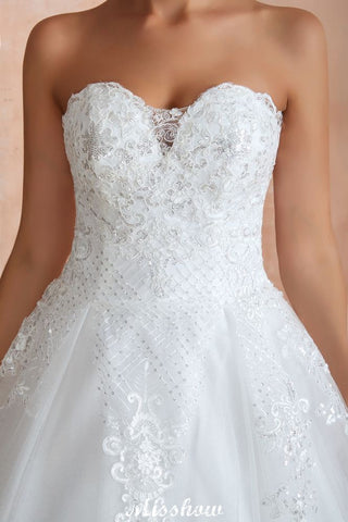 Elegante vestido de novia blanco con escote corazón | Sencillo vestido de baile de tul estilo playa, corte A