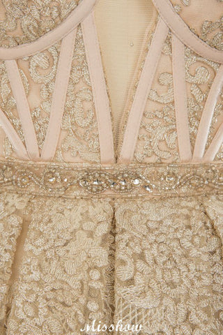 Elegante vestido de novia de tul y encaje, corte princesa, escote corazón y sin mangas