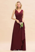 Elegante vestido de dama de honor corte A con escote en V, color burdeos, espalda descubierta, de gasa.