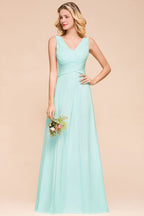 Elegante vestido de dama de honor de gasa con escote en V, corte A, estilo maxi para bodas y fiestas.