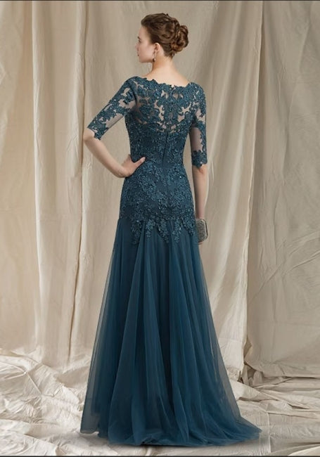 Elegante vestido de madre de encaje estilo sirena con escote en V y mangas cortas