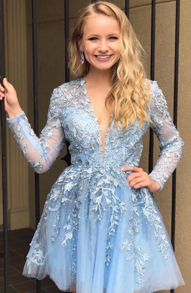 Robe de bal courte élégante en tulle et dentelle, col en V et coupe trapèze, avec manches