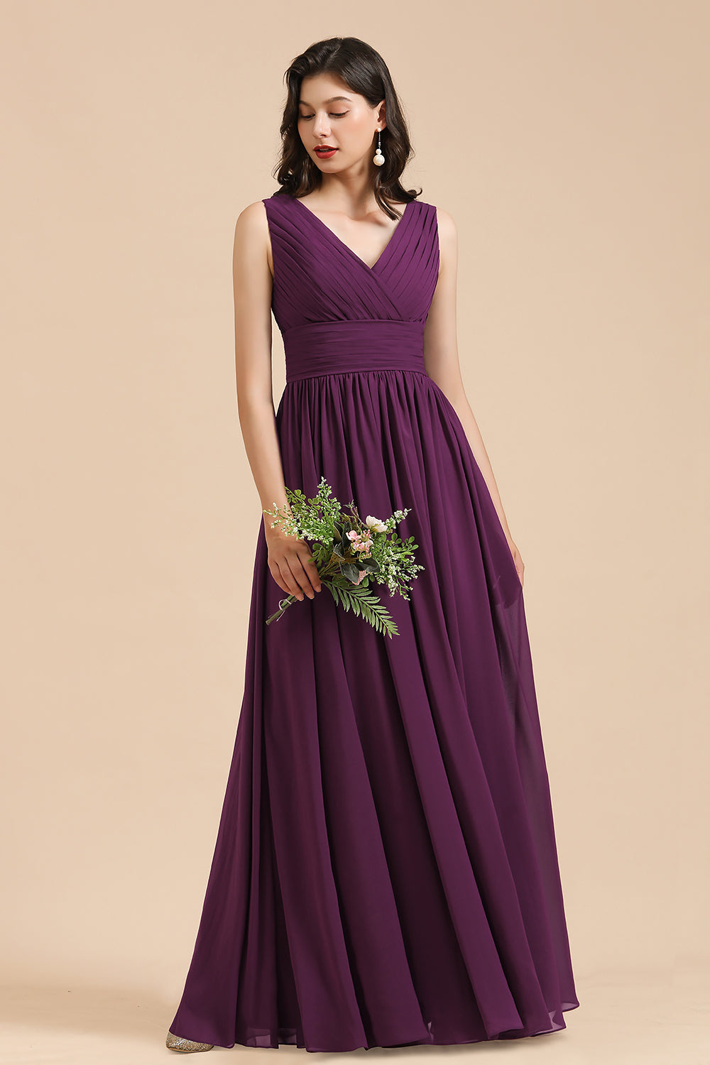 Vestidos de dama de honor elegantes con escote en V, volantes y corte en A, de gasa y encaje. 