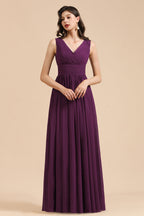 Vestidos de dama de honor elegantes con escote en V, volantes y corte en A, de gasa y encaje. 