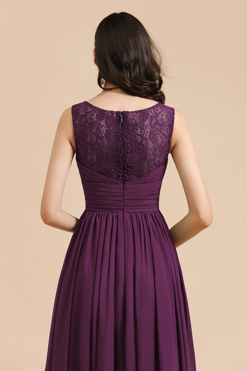 Vestidos de dama de honor elegantes con escote en V, volantes y corte en A, de gasa y encaje. 