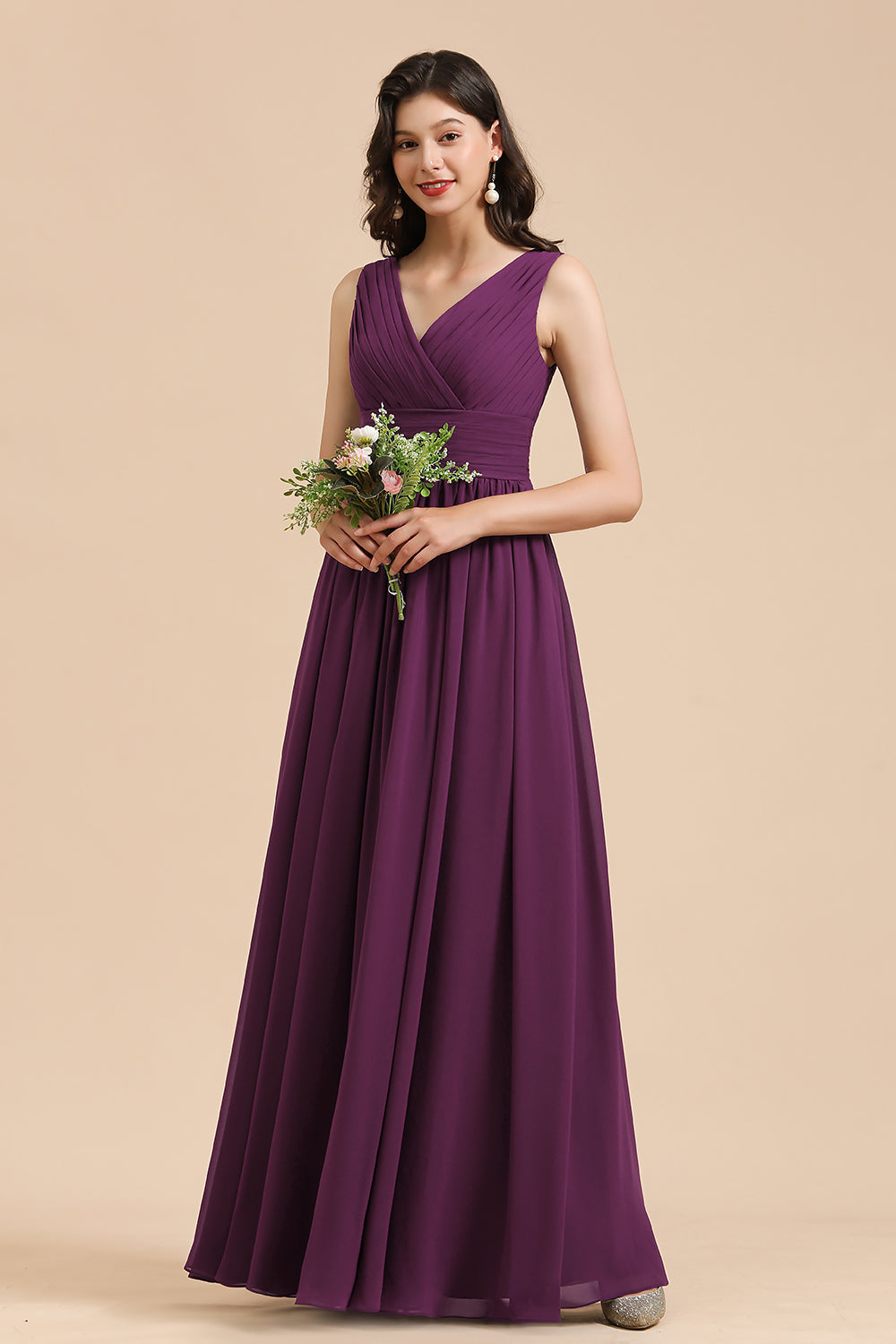 Vestidos de dama de honor elegantes con escote en V, volantes y corte en A, de gasa y encaje. 