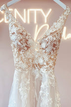 Vestidos de novia elegantes con escote en V, sin mangas, corte en A y espalda descubierta, de encaje.
