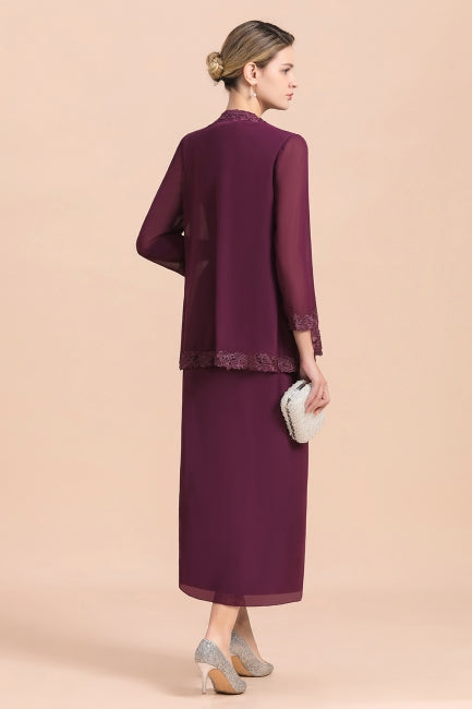 Elegante vestido de madrina de la novia sin mangas con escote en V, apliques color uva y detalles cruzados.
