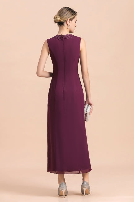 Elegante vestido de madrina de la novia sin mangas con escote en V, apliques color uva y detalles cruzados.