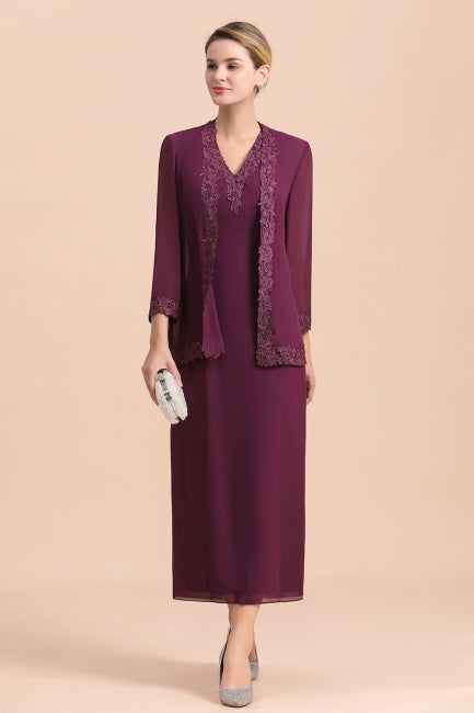 Elegante vestido de madrina de la novia sin mangas con escote en V, apliques color uva y detalles cruzados.