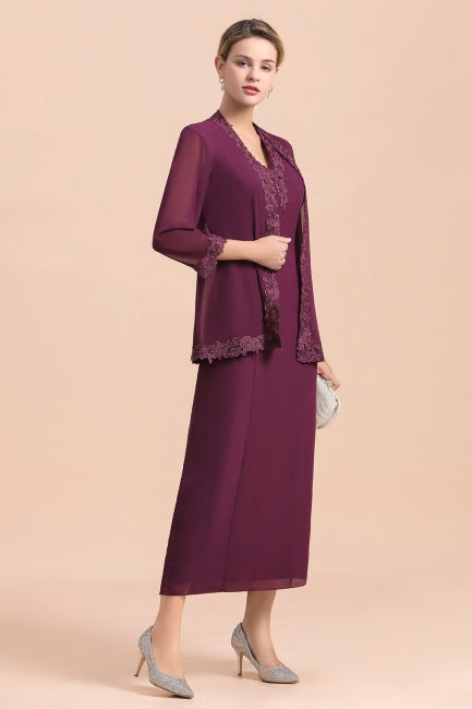 Elegante vestido de madrina de la novia sin mangas con escote en V, apliques color uva y detalles cruzados.