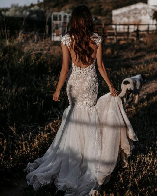Robe de mariée sirène élégante sans manches à col en V avec dentelle