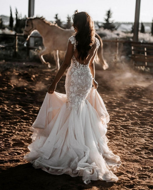 Robe de mariée sirène élégante sans manches à col en V avec dentelle