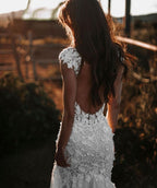 Robe de mariée sirène élégante sans manches à col en V avec dentelle