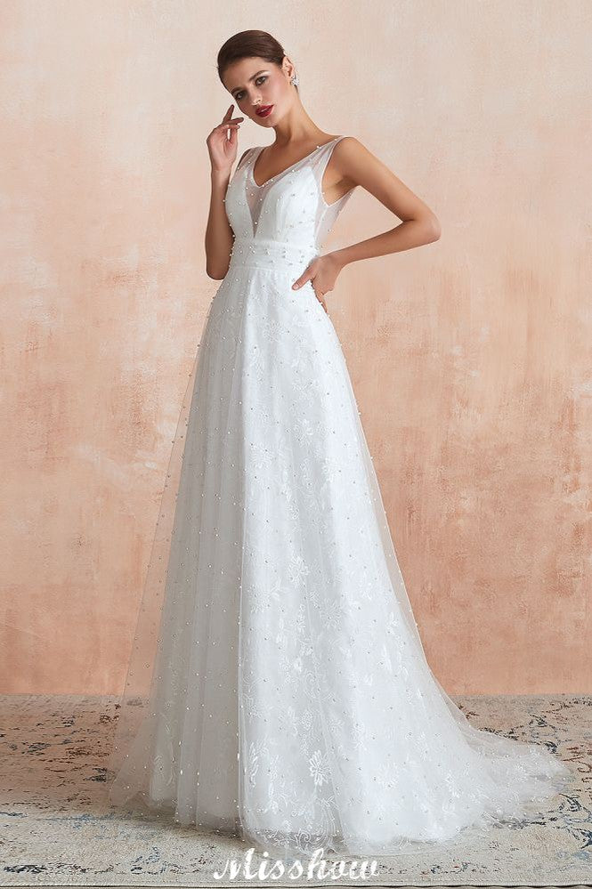 Robe de mariée élégante en tulle et perles, col en V, idéale pour la plage
