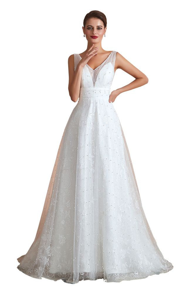Robe de mariée élégante en tulle et perles, col en V, idéale pour la plage
