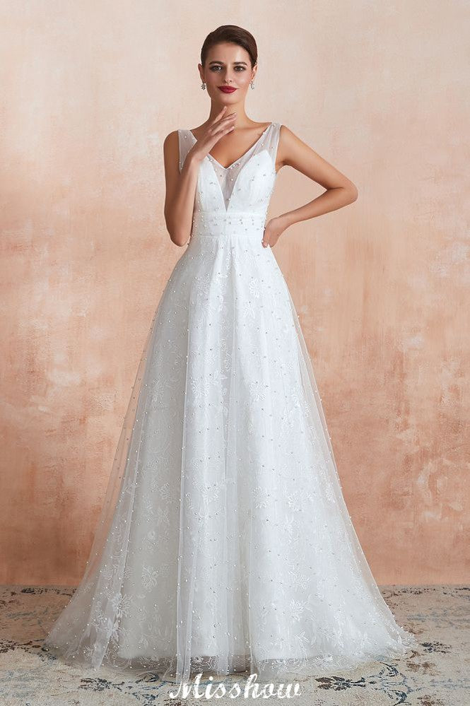 Robe de mariée élégante en tulle et perles, col en V, idéale pour la plage