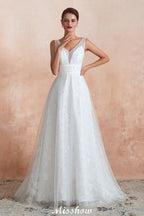 Robe de mariée élégante en tulle et perles, col en V, idéale pour la plage